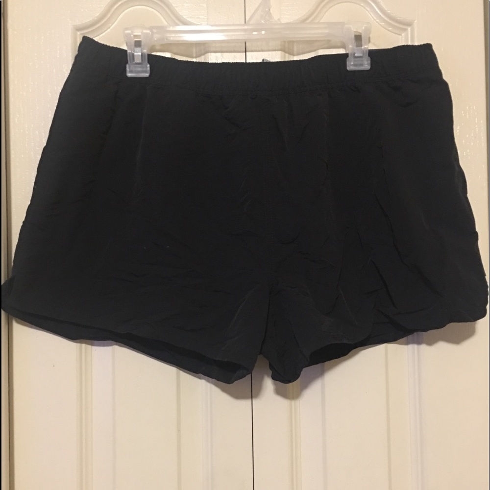 NWT 2 shorts color black n olive green size XL.